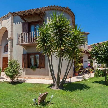 Le Quattro Mura Bed & Breakfast Пула Екстериор снимка
