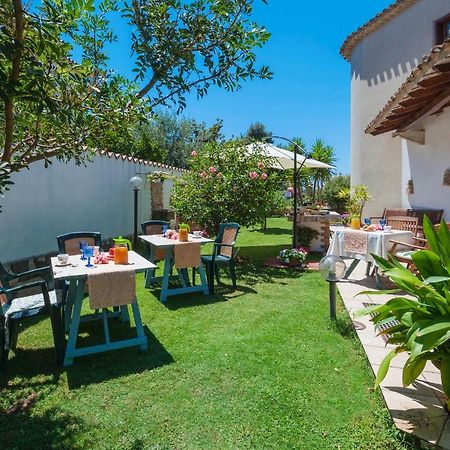 Le Quattro Mura Bed & Breakfast Пула Екстериор снимка