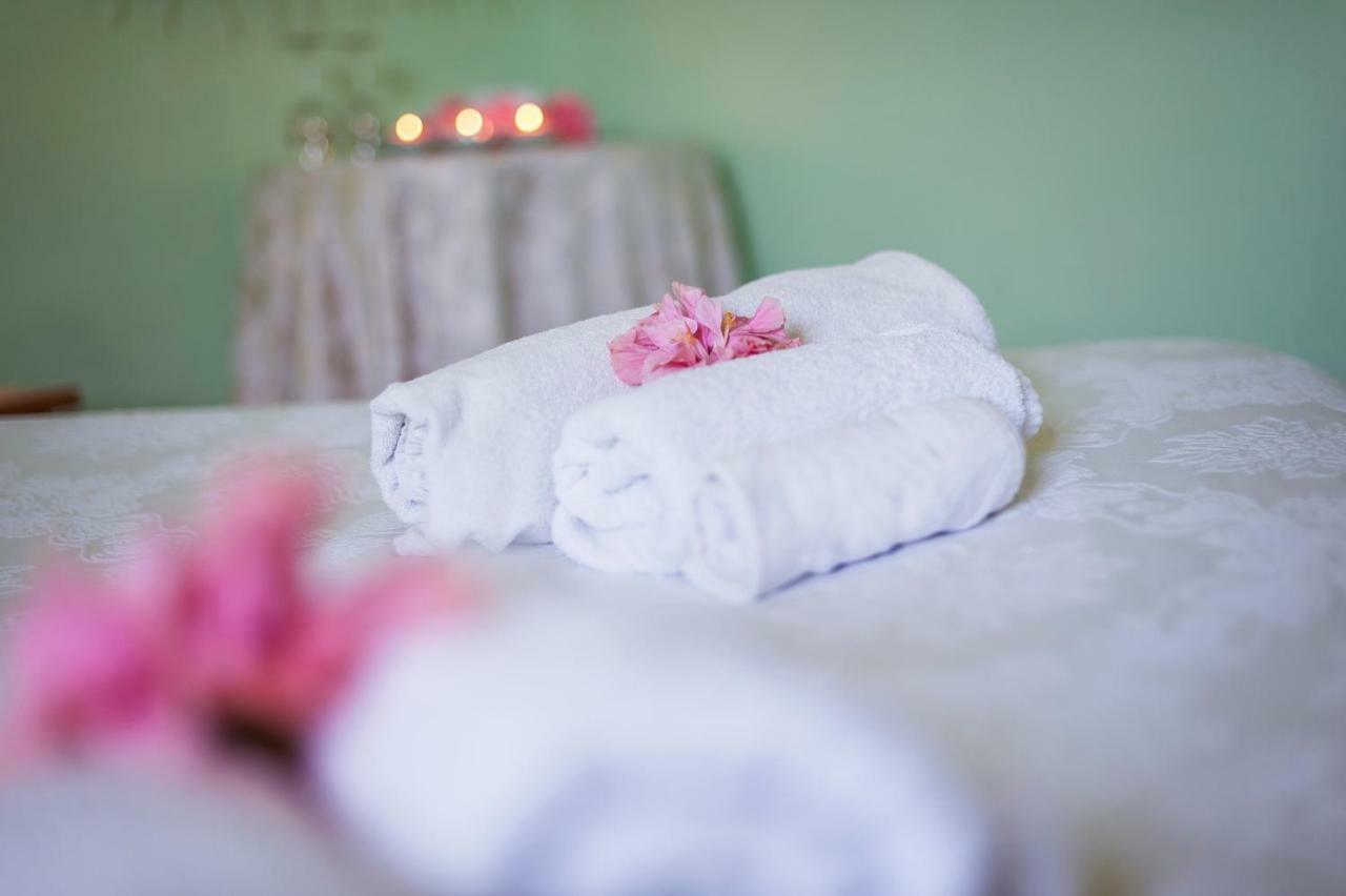 Le Quattro Mura Bed & Breakfast Пула Екстериор снимка