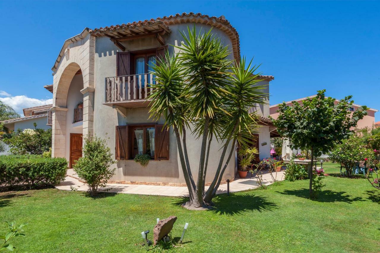 Le Quattro Mura Bed & Breakfast Пула Екстериор снимка