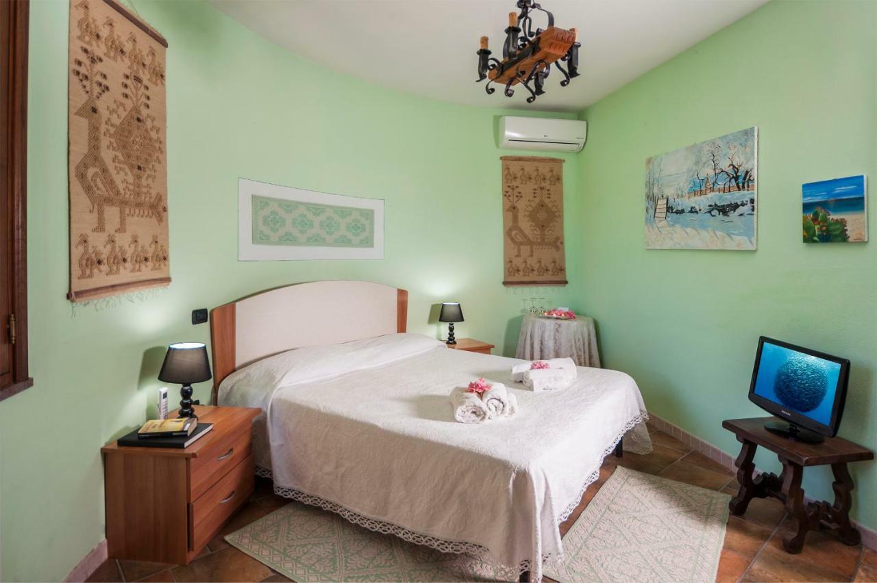 Le Quattro Mura Bed & Breakfast Пула Екстериор снимка