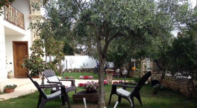 Le Quattro Mura Bed & Breakfast Пула Екстериор снимка